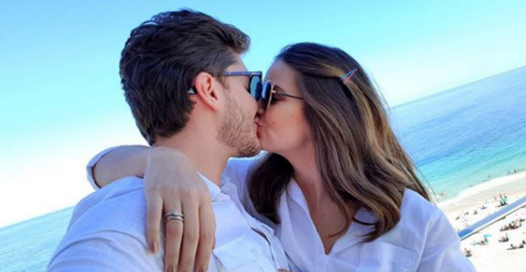 Camila Queiroz revela detalhes sobre seu casamento com Klebber Toledo