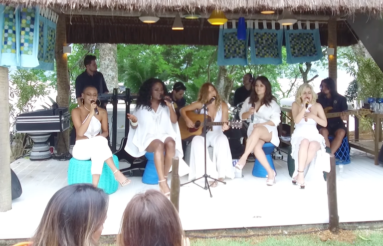 Rouge faz show acústico na Ilha de CARAS