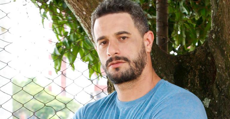 Aos 42, ex-BBB Daniel Fontes exibe excelente forma física em ensaio fitness: “O esporte está no sangue”