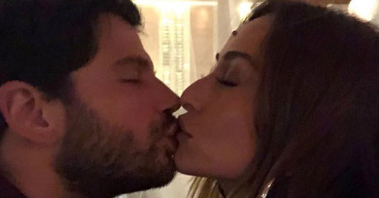 É oficial! Sabrina Sato fica noiva de Duda Nagle