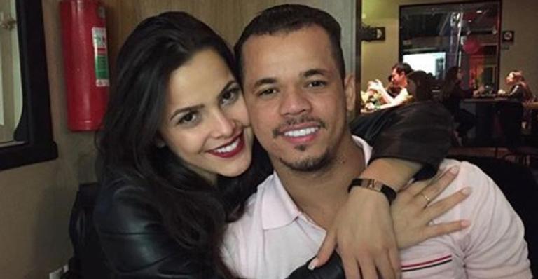 Em francês, Emilly Araújo se declara ao namorado