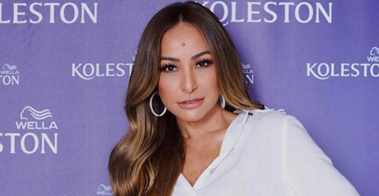 Sabrina Sato renova a cor de seu cabelo para o carnaval
