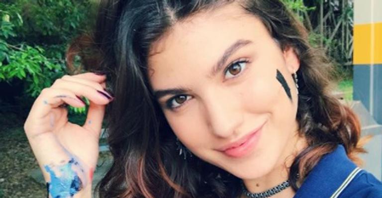 Giovanna Grigio assume estrias de biquíni na praia e recebe apoio dos fãs: “Ter estria é super normal”