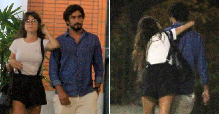 De franja, Thaila Ayala troca carinhos com Renato Góes no shopping