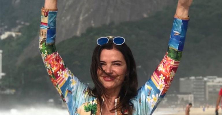 Longe dos holofotes há quase uma década, Luma de Oliveira reaparece esbanjando boa forma