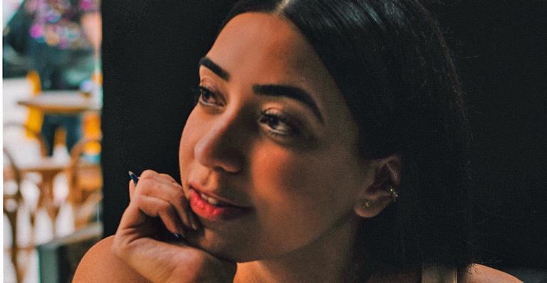 Talita Coling lança seu primeiro livro, ‘Bodas de Fumaça’