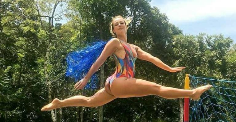 Paolla Oliveira mostra salto e brinca: “Literalmente pulando o carnaval”