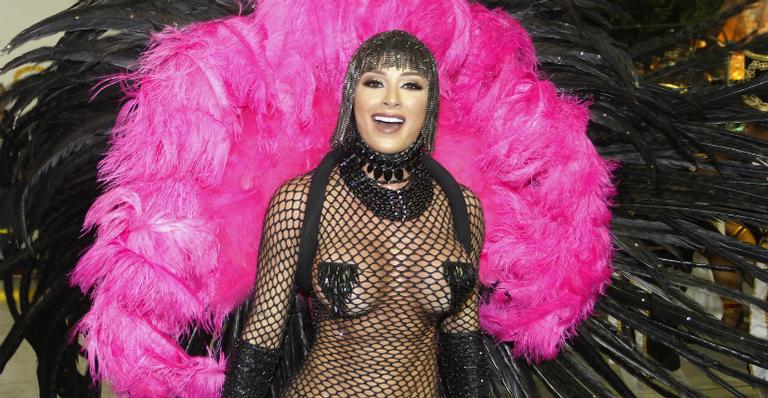 Ousada! Juju Salimeni abusa da transparência em desfile