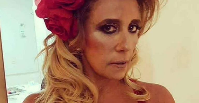 Rita Cadillac revela se já mandou nudes