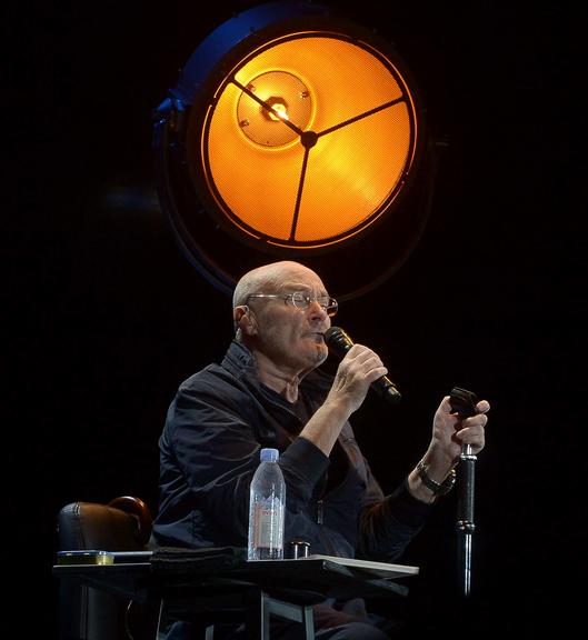 De bengala, Phil Collins se apresenta em São Paulo / foto: Francisco Cepeda/AgNews