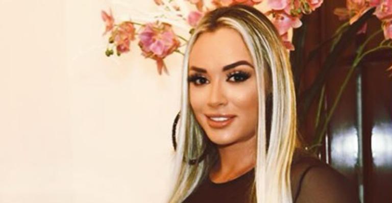 Juju Salimeni surge com look ousadíssimo em evento, fã manda jogar fora e leva patada