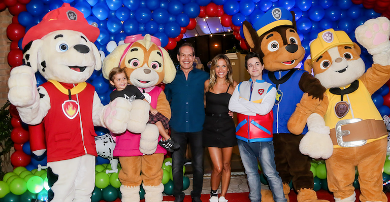Luisa Mell e Gilberto Zaborowsky comemoram os 3 anos do filho Enzo
