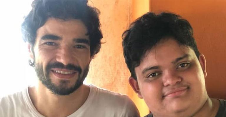 Caio Blat faz rara aparição após retomar relações com o filho mais velho: ‘De volta na minha vida’