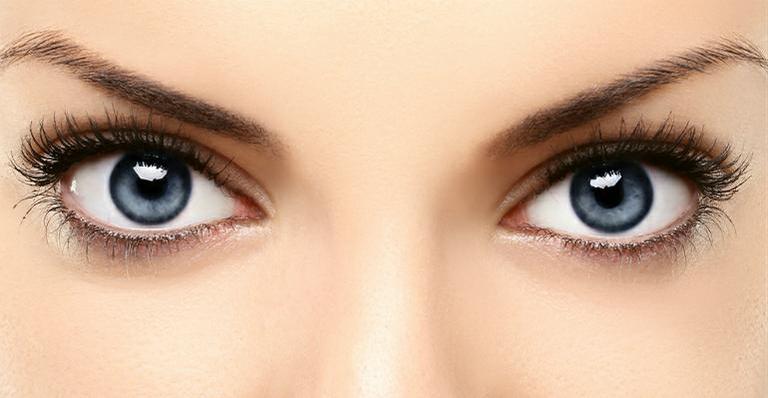 Máscara de cílios: Rimel em excesso pode prejudicar os cílios e os olhos
