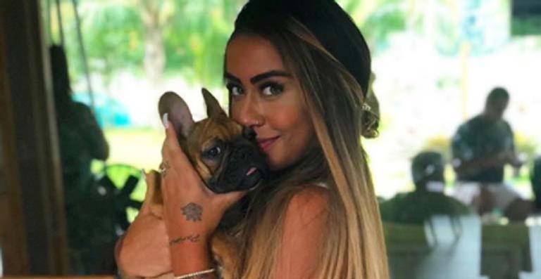 Irmã de Neymar Jr, Rafaella apresenta a sua nova cachorrinha