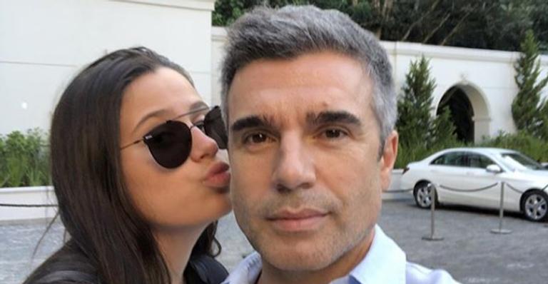 Jarbas Homem de Mello posa com Sophia Raia e se derrete: “Enteada mais gata”