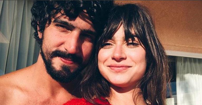 Na Califórnia, Thaila Ayala e Renato Goés posam apaixonados e se declaram um pelo outro