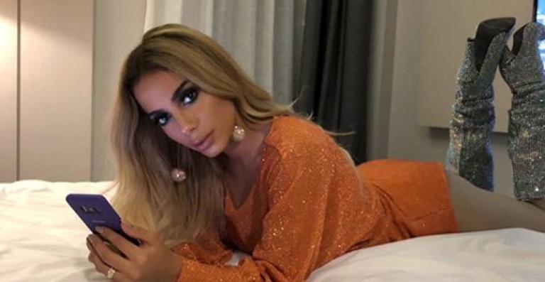 Dois meses após mudar o visual, Anitta afirma: ‘Não me reconheci morena’