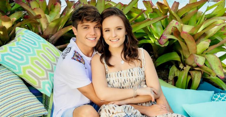 Na Ilha, Larissa Manoela revela como foi seu primeiro beijo com Leo Cidade