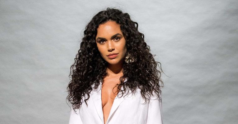 Giovana Cordeiro, a Cleo de O Outro Lado do Paraíso, fica irreconhecível ao mostrar o visual antigo