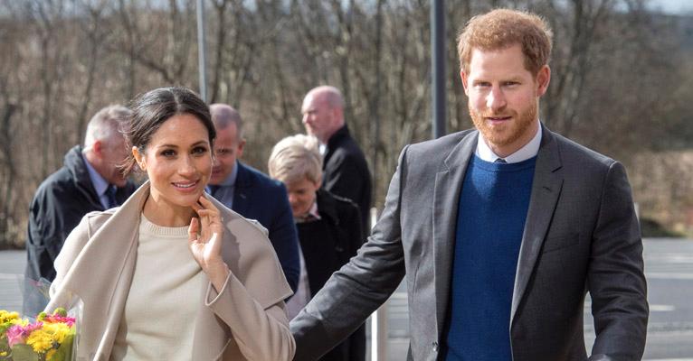 Príncipe Harry e Meghan Marklen fazem visita surpresa à Irlanda do Norte