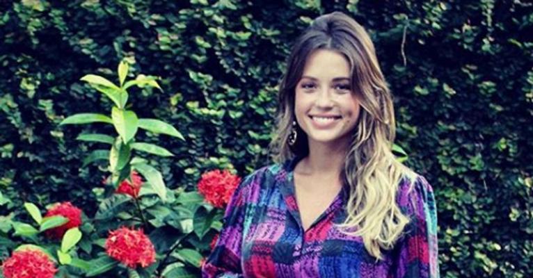 Grávida de 8 meses, Juliana Didone publica foto do barrigão