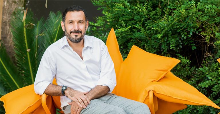 Designer Pedro Franco celebra sucesso internacional: “Dinheiro não me fascina”
