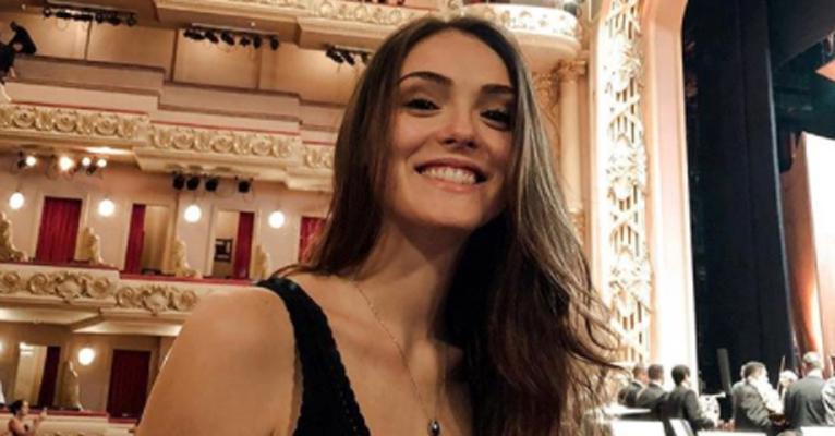 Isabelle Drummond exibe corpo perfeito em aula de balé