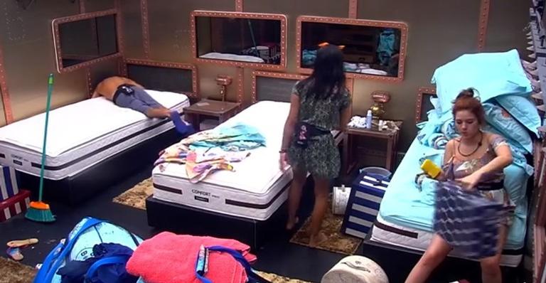 No ‘BBB18’, Ana Clara faz faxina na casa e leva bronca da produção; Entenda o que rolou!