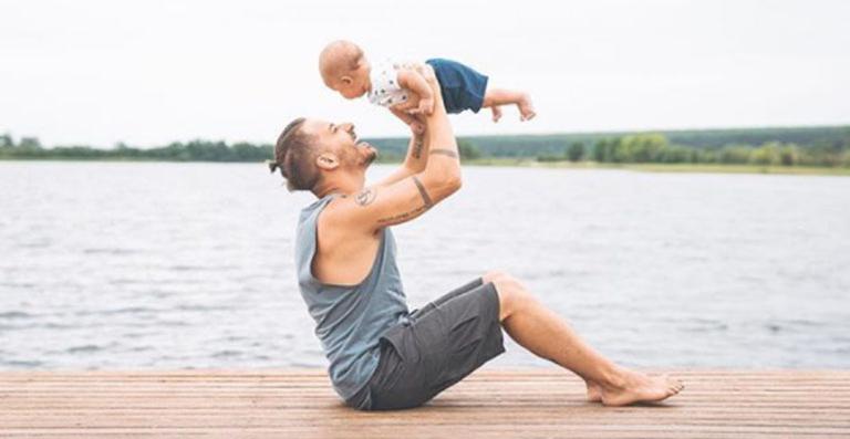 Junior Lima completa 34 anos e mostra nova foto com o filho