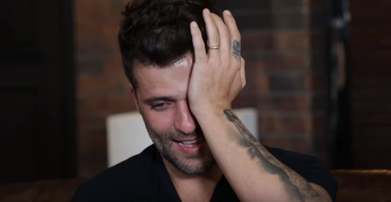 Bruno Gagliasso vai às lágrimas com homenagem de Giovanna Ewbank e Titi