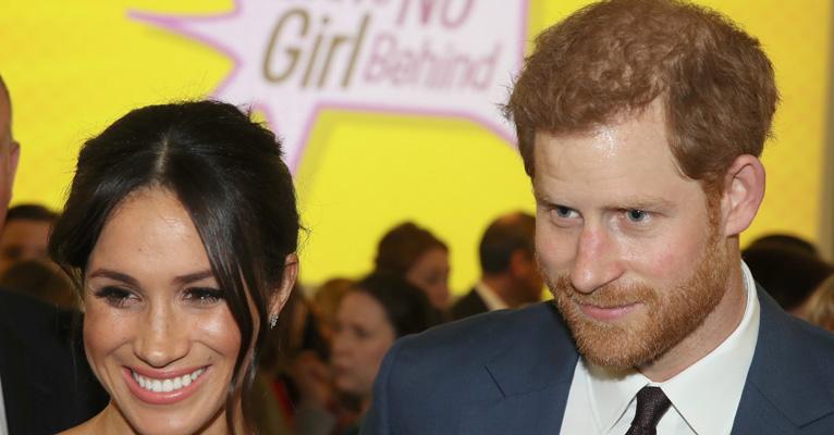Elegantíssima, Meghan Markle e o Príncipe Harry participam de evento em prol das mulheres