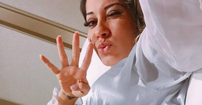 Grávida, Mayra Cardi exibe barriga: “Fabricando gente saudável”