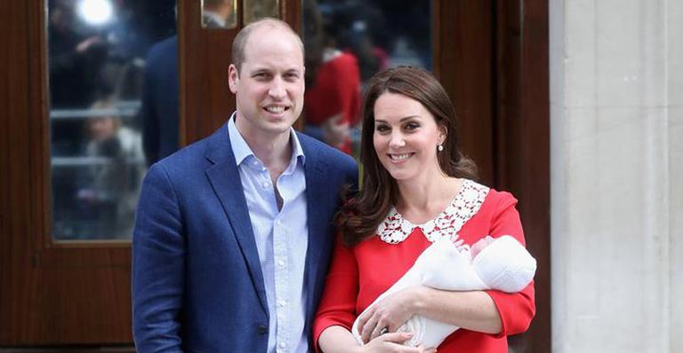 Príncipe William celebra primeiras noites de sono do terceiro filho: “Está se comportando”