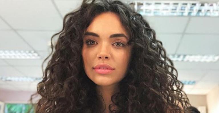 Giovana Cordeiro conta como foi sua transição para assumir os cachos