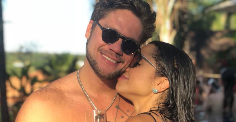 Apaixonados! Ex-BBBs Breno e Paula curtem passeio romântico em Goiás