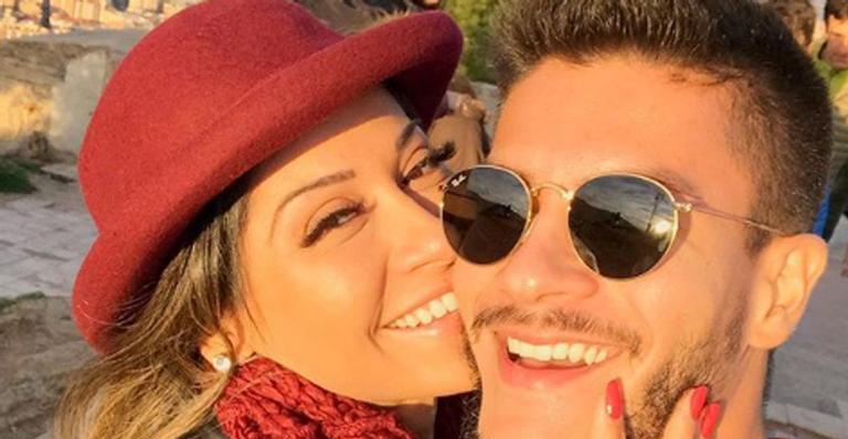 Mayra Cardi e Arthur Aguiar revelam sexo e nome do primeiro filho