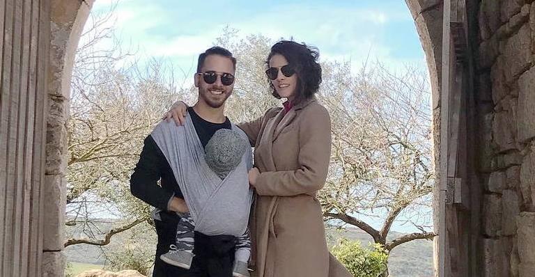 Filho de Júnior Lima completa sete meses hoje e Monica Benini conta sobre parto que durou 33 horas
