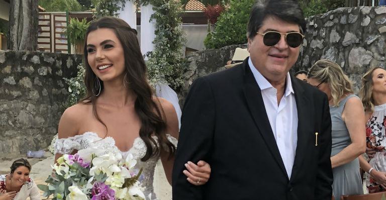Filha de José Luiz Datena se casa no litoral de São Paulo