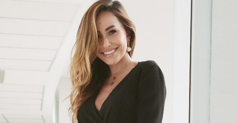Sabrina Sato posta foto de look no hospital: “Mesmo de repouso, a mamãe se arrumou toda”