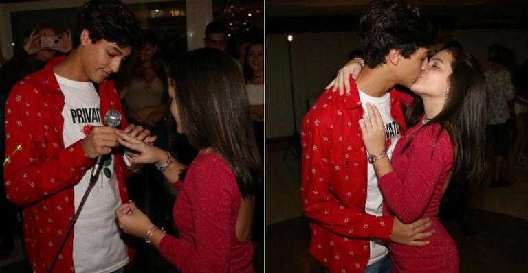 Comemorando 14 anos, Mel Maia ganha aliança de compromisso do namorado
