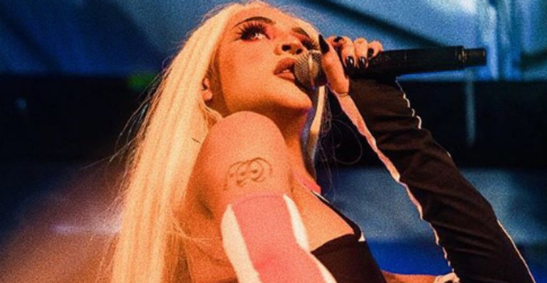 Pabllo Vittar defende fã e briga com segurança durante show