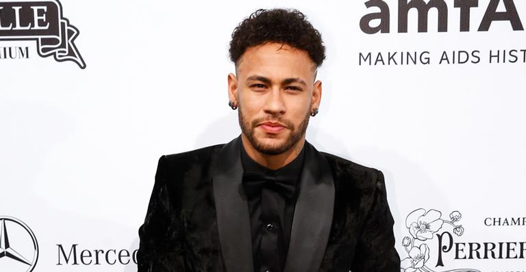Camisa de Neymar Jr. é leiloada para ajudar refugiados sírios