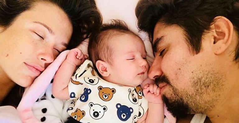 Juliana Didone encanta ao mostrar foto da família reunida