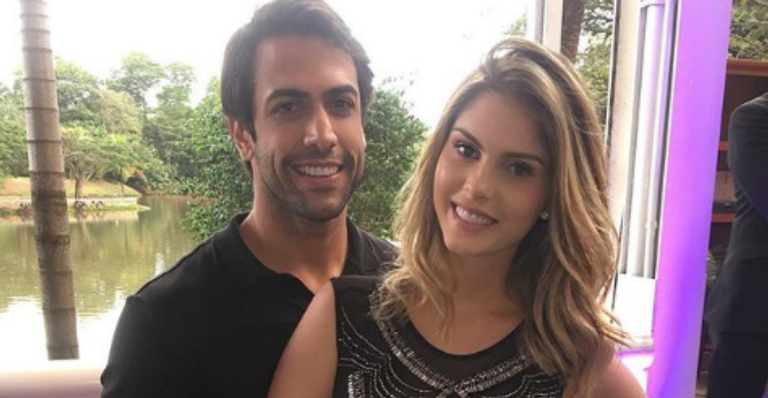 Bárbara Evans comemora 1 mês de namoro: “Pura felicidade”