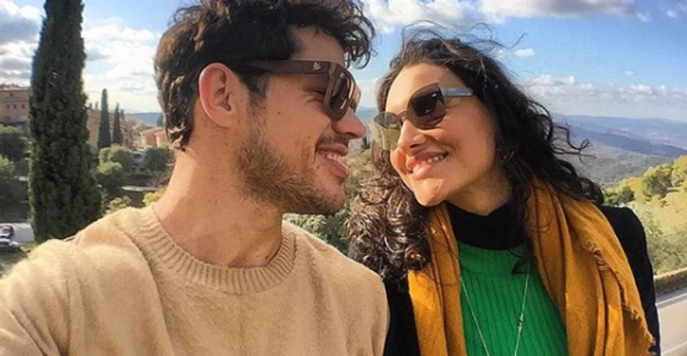 José Loreto homenageia Débora Nascimento e a filha, Bella: “Meus amores”