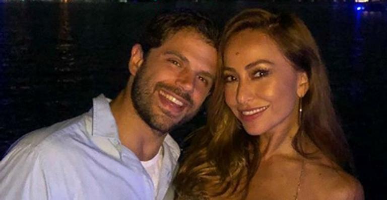 Sabrina Sato se emociona ao mostrar batimento da filha