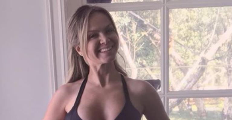 Aos 44 anos, Eliana exibe boa forma nas redes sociais