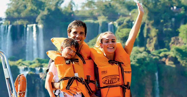 EXCLUSIVO em CARAS: Juliana Silveira desbrava Foz do Iguaçu com a família