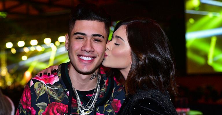 Kevinho e Flavia Pavanelli curtem show em clima de romance
